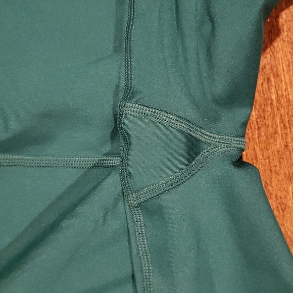 Victoria's Secret Emerald Green Running Leggings Large Short - Picture 5 of 10